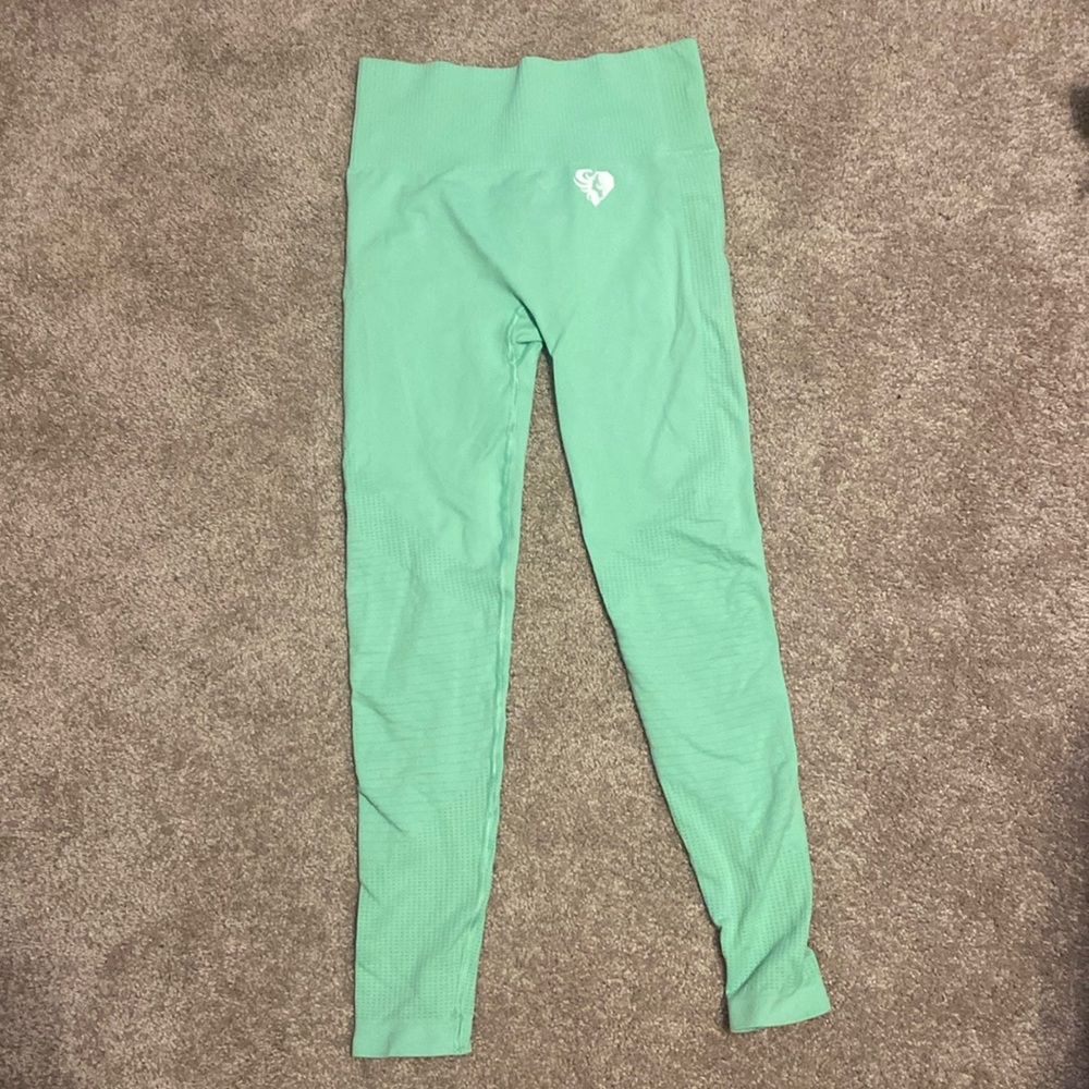 Women’s best. Size medium. Good condition
